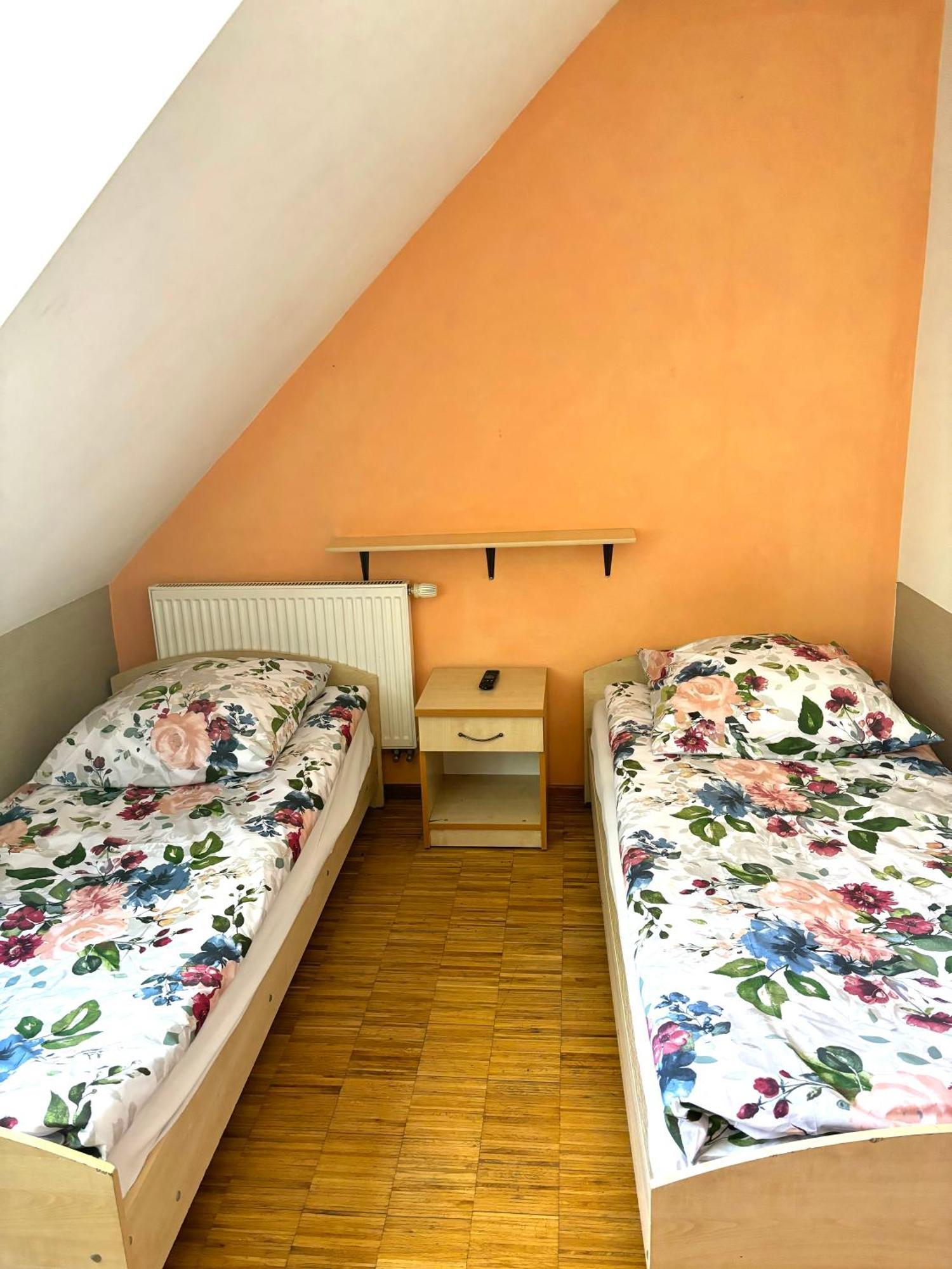 Hostel Nuove Frontiere นือซา ภายนอก รูปภาพ