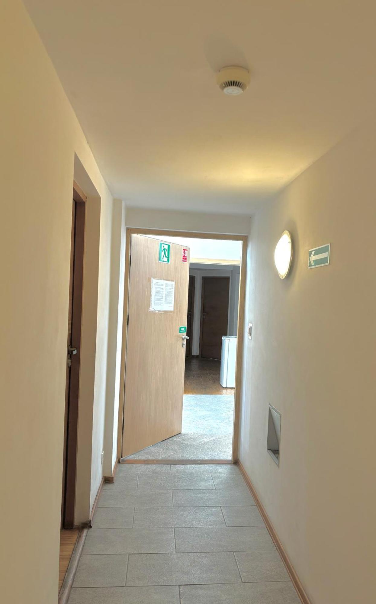 Hostel Nuove Frontiere นือซา ภายนอก รูปภาพ